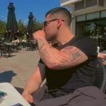 Özgür profil fotoğrafı